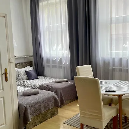 Alojamento de Acomodação e Pequeno-almoço Ela 4*