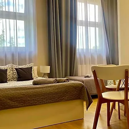 Ela Bed & Breakfast 3*
