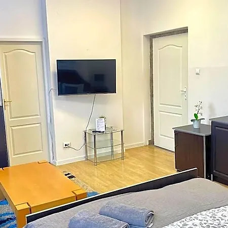 Ela Bed & Breakfast 3*