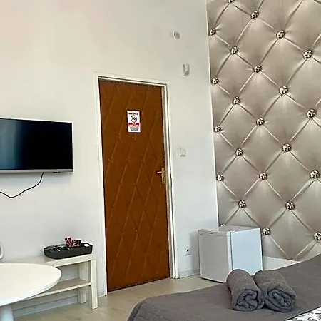 Ela Bed & Breakfast 3*