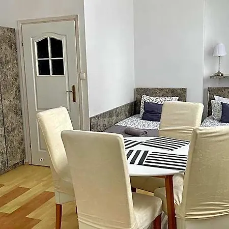 Ela Bed & Breakfast 3*