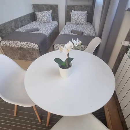 Ela Bed & Breakfast 3*