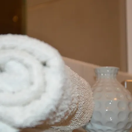 Alojamento de Acomodação e Pequeno-almoço Ela 4*